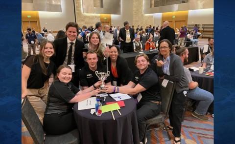UNE Applied Exercise 科学 students gather at a table following their win at the American College of Sports Medicine National Quiz Bowl